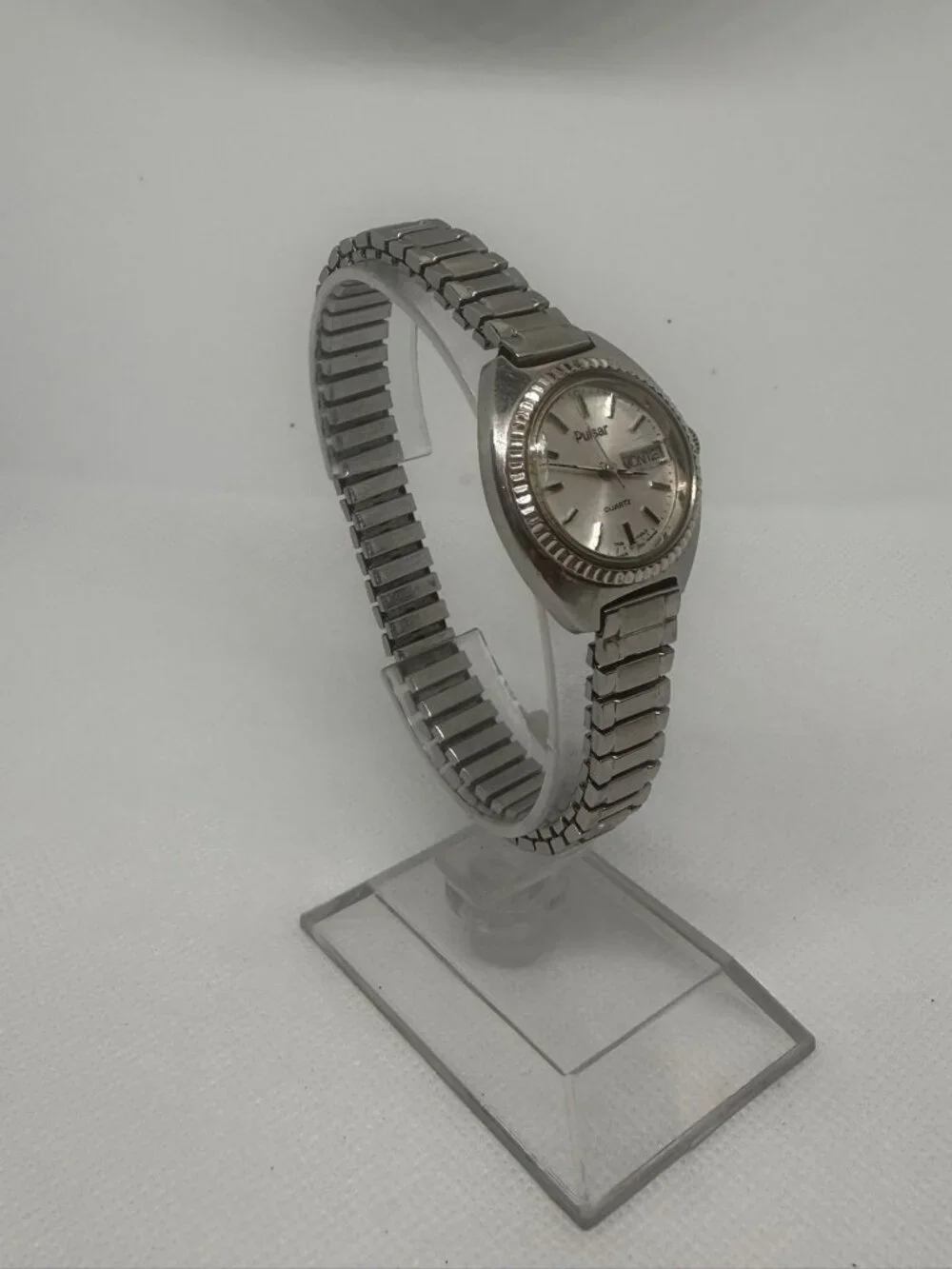 Vintage Pulsar 960029 Women Silver-Tone Fluted Bezel Day-Date Quartz Watch